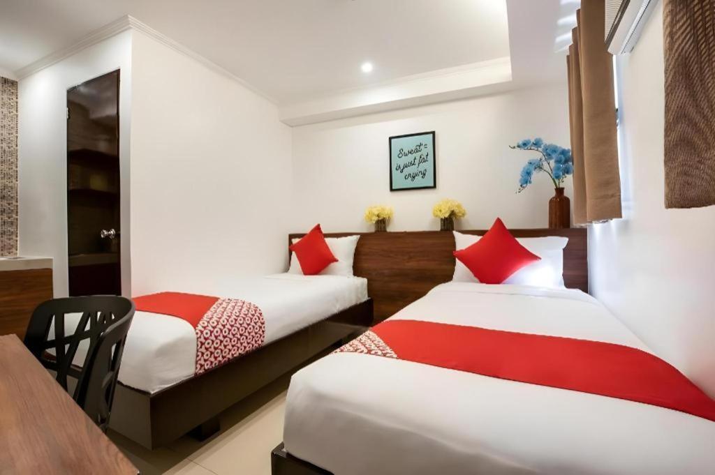 Super Oyo Capital O 232 Nest Nano Suites Fort Макати Экстерьер фото
